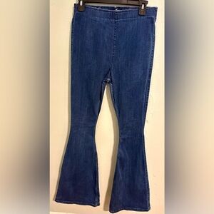 Hollister Utra High-Rise Flare Jeans Size Medium